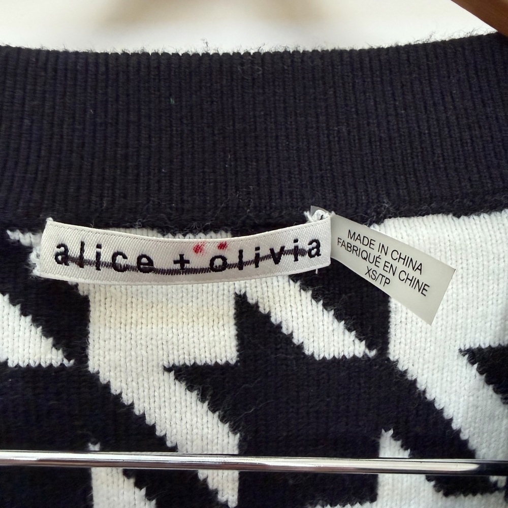 EUC size XS Alice + Olivia Zeina Houndstooth cardigan - Picture 4 of 4